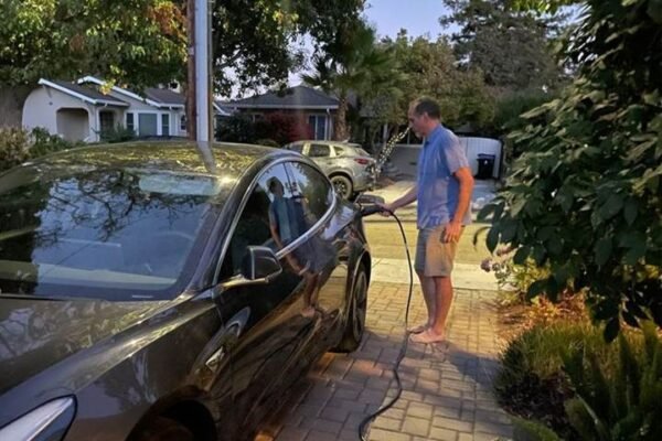 Easee brings tariff-aware scheduling to its entry charger