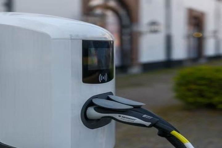 Jinko Solar adds vehicle-to-home readiness to flagship