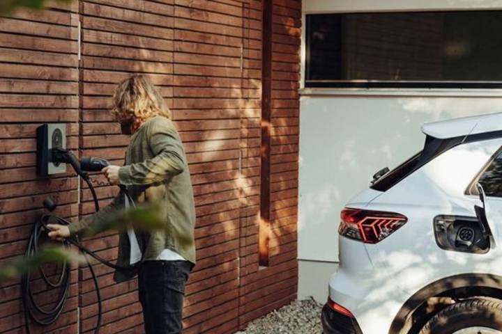 Hoymiles charger line gains new grid compliance marks