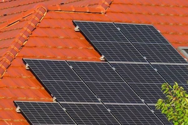 Balcony solar: plug-and-play rules