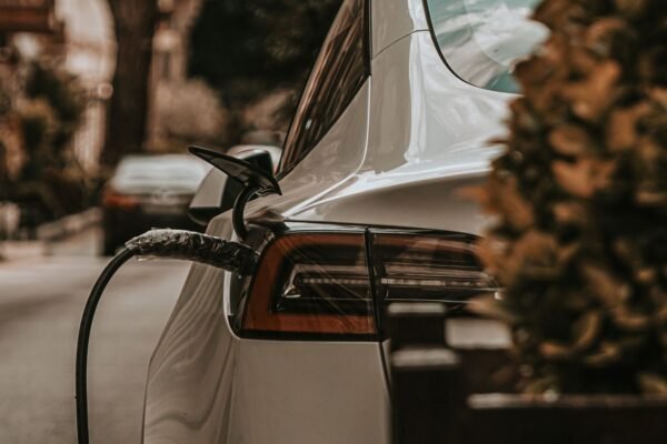 V2G Moves From Pilot to Product as VW, Nissan and Sigenergy Ship